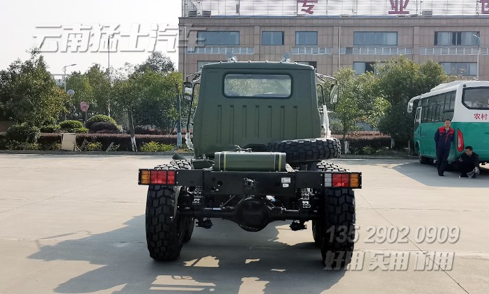 东风六驱越野卡车,东风六驱底盘,尖头卡车底盘,EQ2082越野车底盘,EQ240长头越野卡车,东风军车底盘改装,东风卡车出口