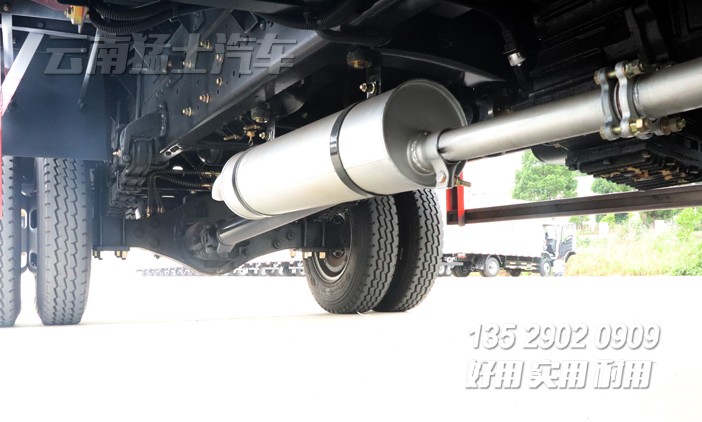 东风小四驱,右舵卡车,东风轻卡,东风福瑞卡,四驱越野卡车,四驱越野底盘