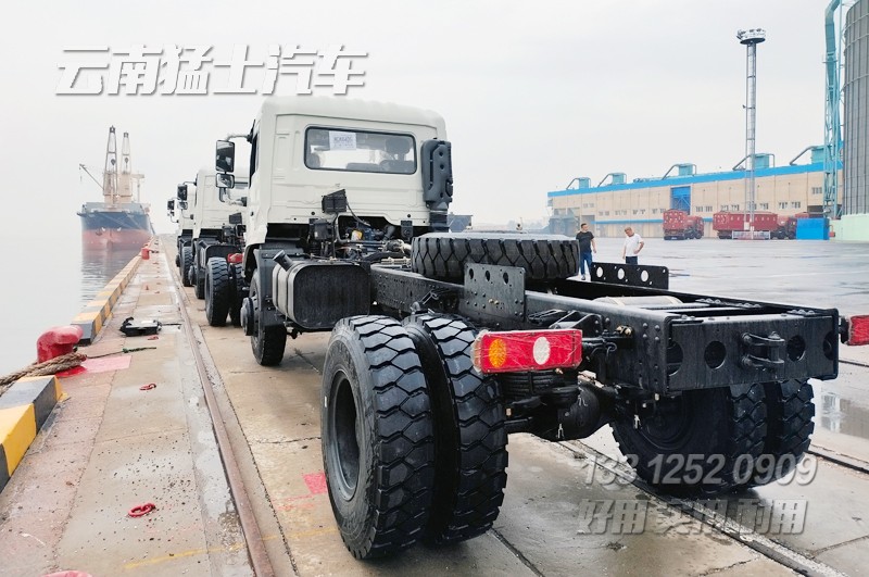 出口菲律宾底盘,出口新加坡车辆,卡车底盘出口,四驱天锦底盘,出口专用车,自卸汽车出口