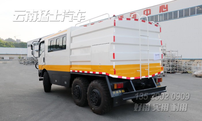 六驱越野专用车,救援抢险车,油料运输车,特种客车,工程加运油车,3立方加油车