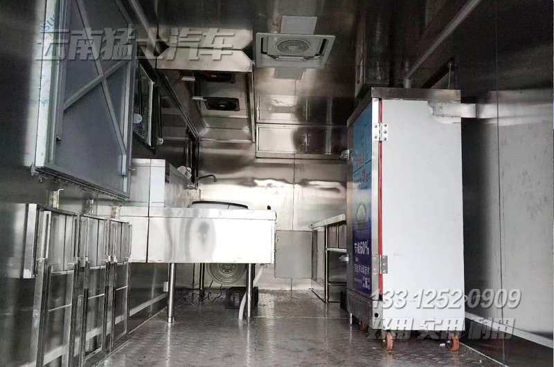 东风炊事车,移动厨房车,就餐车,后勤保障车,户外烹饪就餐