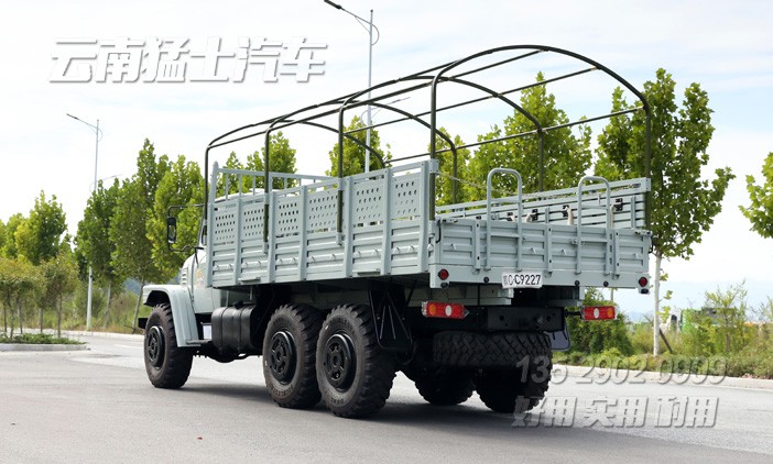 EQ245,东风民用越野车,4.8米货箱卡车,六驱尖头越野
