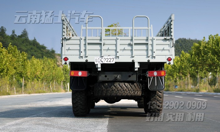 EQ245,东风民用越野车,4.8米货箱卡车,六驱尖头越野