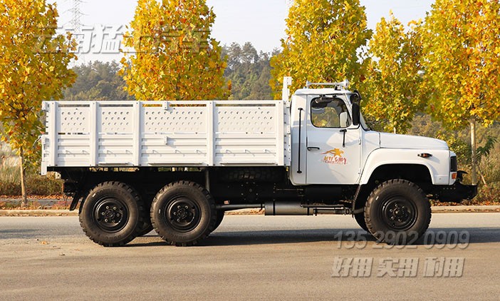 山地卡车,多功能山地卡车,全驱运输车,东风EQ240,越野载货汽车