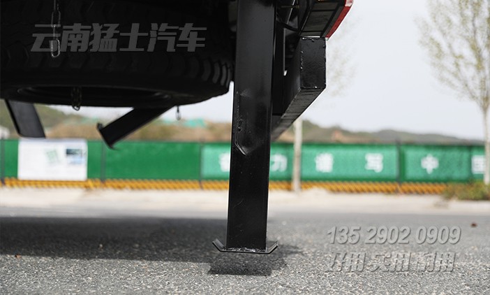 平板挖机车,挖掘机运输车,挖机托运平板车,钩机板,液压爬梯车