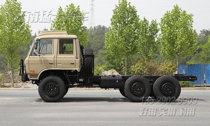 东风EQ2102NJ,六驱越野卡车底盘,越野专用车底盘,东风153高配,210马力双排卡车,轮胎充放气,后置绞盘