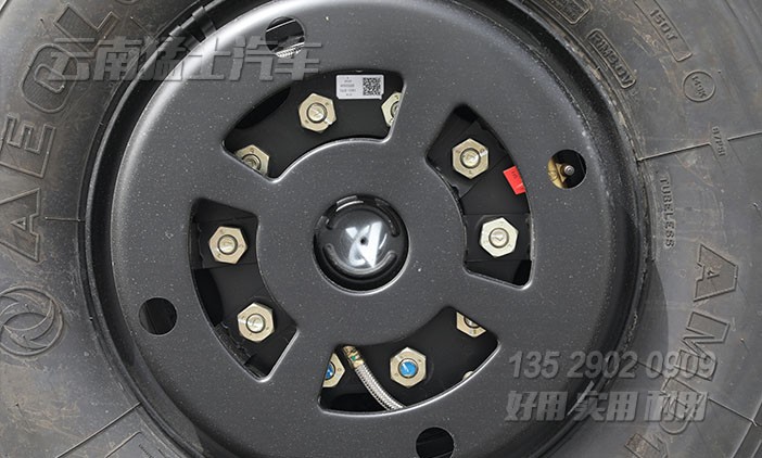 东风EQ2102NJ,六驱越野卡车底盘,越野专用车底盘,东风153高配,210马力双排卡车,轮胎充放气,后置绞盘