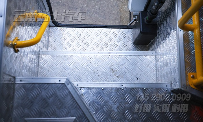 四驱客车,越野客车,23座客车,村村通,矿区通勤车,高底盘客车,观光车