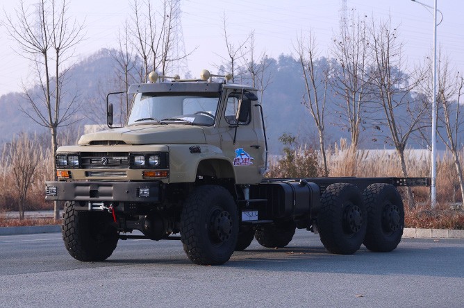 260马力六驱尖头底盘_全驱25吨越野专用车底盘_特种改装车底盘出口定制