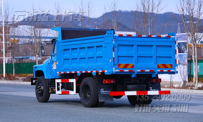 东风尖头自卸,小排量翻斗车