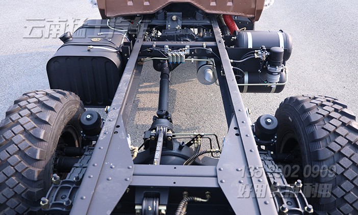 东风245,全驱卡车底盘,越野专用底盘