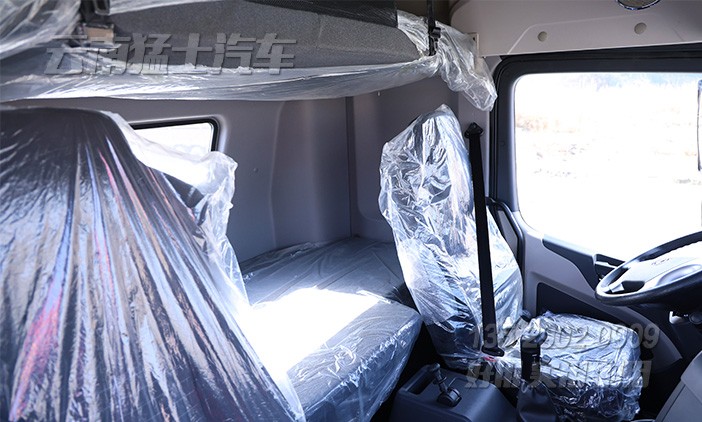 仓栅式运输车,四桥仓栅车,仓栏高栏货车,前四后八仓栏车,仓栏车出口,9.6米花栏车