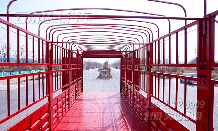 仓栅式运输车,四桥仓栅车,仓栏高栏货车,前四后八仓栏车,仓栏车出口,9.6米花栏车