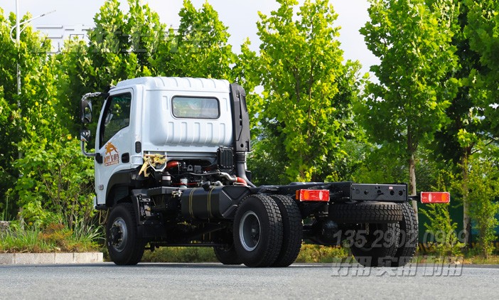 全驱山地运输车,4×4轻型卡车,卡车二类底盘,小型特种车底盘,特种车底盘改装厂家,东风轻卡底盘,二类底盘出口