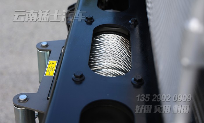 独立悬挂底盘,艾利逊自动挡底盘,330马力三类底盘,13吨四驱底盘,三类底盘出口